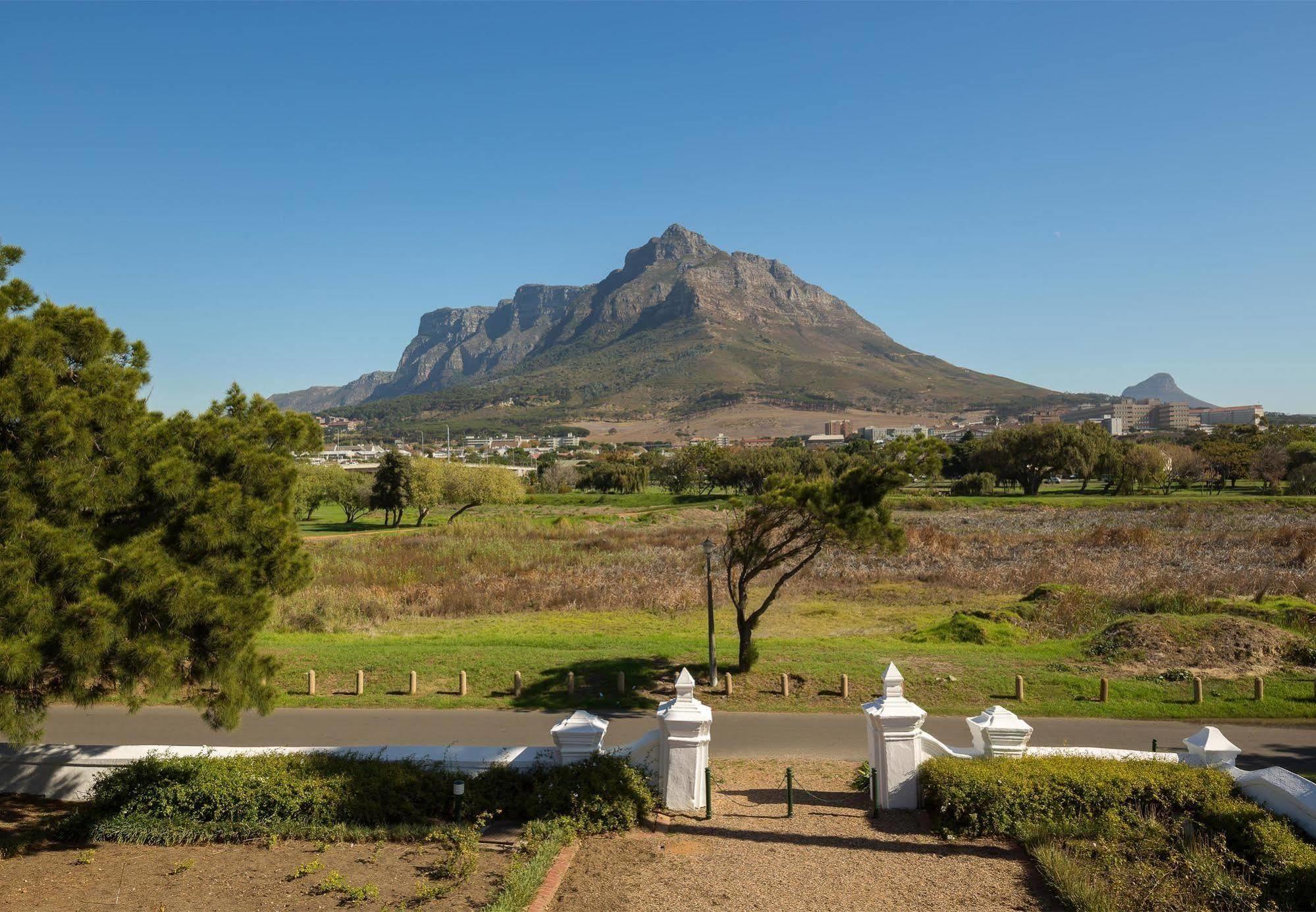 Protea Hotel By Marriott Cape Town Mowbray Exterior photo